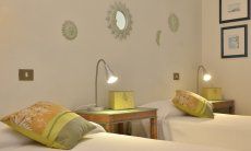 Villa Ulivi 12 | Schlafzimmer 2 mit zwei Einzelbetten Schlafzimmer