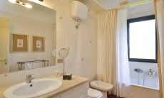 Villa Ulivi 12 | Bad 1 mit Badewanne Bad mit Badewanne