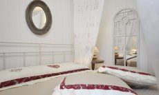 Li Conchi 11 | Schlafzimmer 1 mit Himmelbett Schlafzimmer 1