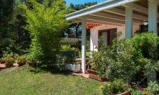 Apartment Orri 2 | Nur der Garten teilt das Haus vom hellen Sandstrand - ein Traum. App. Orri 2
