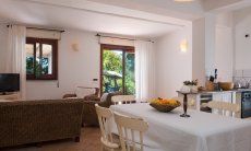Apartment Orri 2 | Wohnbereich mit Gartenzugang Wohnbereich mit Gartenzugang