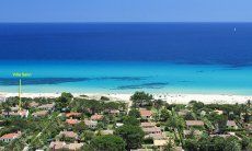 Das Haus liegt nur wenige Meter vom Strand entfernt 