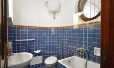 Villa Su Faru 1 | Bad 3 im Untergeschoß mit Duschwanne Bad unten