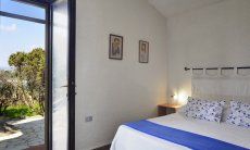 Villa delle Stelle | Helles Schlafzimmer 1 mit Doppelbett Helles Schlafzimmer 1 mit Doppelbett