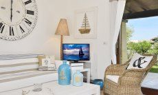 Villa Campidano 8 | Sofa und TV im Wohnzimmer Wohnzimmer