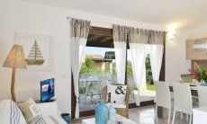 Villa Campidano 8 | Wohnzimmer aufgeteilt in Sofaecke, Essbereich und Küche Wohnzimmer
