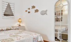 Villa Campidano 7 | Schlafzimmer 4 mit Doppelbett und großem Spiegel Schlafen