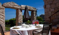 Villa Domus 17 | Essplatz im Freien auf der unteren Terrasse Essplatz im Freien auf der Terrasse