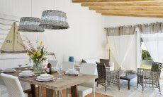 Li Conchi 6 | Esstisch mit Blick auf die Sofaecke Esstisch