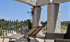 Li Conchi 6 | Terrasse mit Sofa, Sonnenliegen und Meerblick Patio