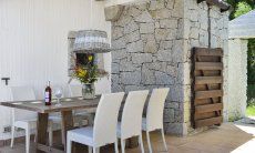 Li Conchi 1 | Terrasse mit praktischem, überdachtem Tisch zum Essen im Freien Terrasse