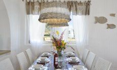 Li Conchi 1 | Esstisch im Wohnbereich mit geschmackvollem Interieur Esstisch