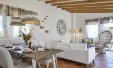 Li Conchi 1 | Wohnzimmer mit Essbereich und Sofaecke Li Conchi 1