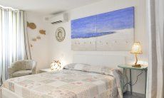 Li Conchi 21 | Schlafzimmer 3 UG mit Doppelbett Schlafzimmer 3 UG mit Doppelbett