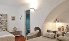 Li Conchi 8 | Schlafzimmer 1 mit Doppelbett und einem Einzelbett Schlafzimmer 1