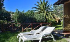 Villa Maria Lina | Eigener Garten mit Sonnenliegen Eigener Garten mit Sonnenliegen
