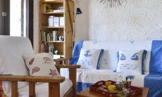 Villa Gaia | Wohnzimmer mit gemütlicher Sofa-Ecke Wohnzimmer mit gemütlicher Sofa-Ecke