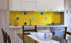 Villa Gaia | Küche mit Ofen, Herd, Spülmaschine und großem Kühl- und Eisschrank Küche, Detail