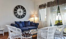Li Conchi 2 | Sofaecke im Wohnzimmer mit TV und großem Panoramafenster Wohnzimmer