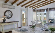 Li Conchi 7 | Heller Wohbereich mit Esstisch und Terrassenzugang Wohnzimmer mit Essplatz Li Conchi 7