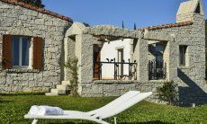 Li Conchi 9 | Einladender Garten zum entspannen Sonnenliegen im Garten von Li Conchi 9, Cala Sinzias