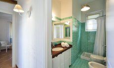 Li Conchi 9 | Badezimmer 2 mit Dusche und Bidet Bad mit Dusche in hellgrün Li Conchi 9, Cala Sinzias