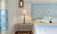 Li Conchi 10 | Schlafzimmer 1 mit stilvoller sardischer Einrichtung Schlafzimmer Li Conchi 10, Cala Sinzias