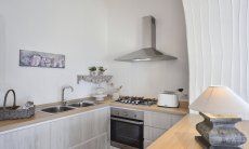 Li Conchi 10 | Stilvolle Küche mit Herd, Ofen, Abzugshaube und Spüle Küche Li Conchi 10, Cala Sinzias