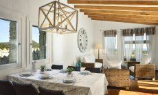 Li Conchi 10 | Wohnzimmer mit Esstisch, Sofaecke und Panoramafenster Wohnzimmer Li Conchi 10, Cala Sinzias