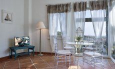 Li Conchi 26 | Runder Tisch vor Panoramafenstern Tisch