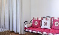 Li Conchi 26 | Sofa im Schlafzimmer 1 Sofa im Schlafzimmer 1