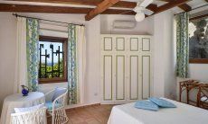 Villa Domus 9d | Schlafzimmer 1 mit kleinem Tisch Schlafzimmer 1 mit kleinem Tisch