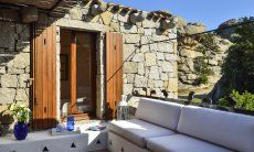 Penthouse Domus 16 | Loungebereich im Costa Smeralda Stil Loungebereich im Costa Smeralda Stil