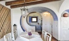 Penthouse Domus 16 | Essplatz mit Küche im Hintergrund Essplatz mit Küche im Hintergrund