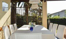 Villa Ibiscus | Überdachter Essbereich auf der Terrasse Überdachter Essbereich auf der Terrasse