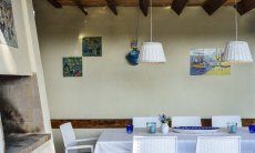 Villa Ibiscus | Essen und Grillen auf der überdachten Veranda Essen und Grillen auf der überdachten Veranda