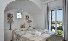 Li Conchi 20 | Schlafzimmer 1 mit Doppelbett und Meerblick Schlafzimmer 1