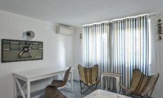 Li Conchi 36 | Schlafzimmer im UG mit Schreibtisch und Klimaanlage Schlafzimmer UG