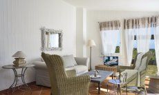 Li Conchi 38 | Wohnzimmer mit Sofaecke und Panoramafenster Wohnzimmer mit Panoramafenster