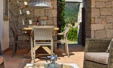 Li Conchi 4 | Terrasse mit Outdoor-Sofa zum Relaxen und Tisch zum Essen im Freien Gut ausgestatte Terrasse