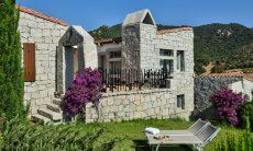 Li Conchi 5 | Sonnenliegen im mediterranen Garten vor dem Haus Ferienhaus Li Conchi 5 mit Garten und Terrasse