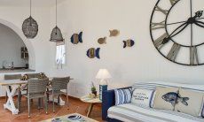 Li Conchi 5 | Wohnzimmer mit Sofaecke, Essbereich und Küche im Hintergrund Wohnzimmer