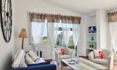 Li Conchi 5 | Sofabereich mit TV und großem Panoramafenster Relax