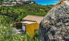 Apartment Orchidea-C | Blick auf das Haus und das Meer der Costa Rei Orchidea in der Natur