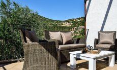 C.Orchidea | Blick in die umliegenden Hügel von der Terrasse Sardinien