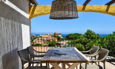 C.Orchidea | Mittelpunkt des täglichen Lebens ist die Terrasse mit großem Eßtisch Sardinien
