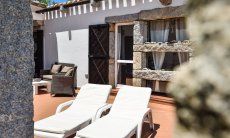 Private Terrasse von Casa 24 mti Sonnenliegen und Aussensofa, Sant Elmo