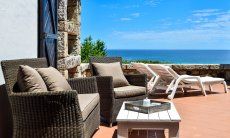 Sant Elmo Terrasse mit Sofa, Sonnenliegen und Meerblick, Casa 24