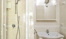 Villa Elisa | Badezimmer 2 mit Dusche Badezimmer 2 mit Dusche