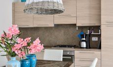 Villa Campidano 8 | Esstisch und Küchezeile in angenehmen Beigetönen Küche